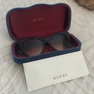 Gucci  unglasses